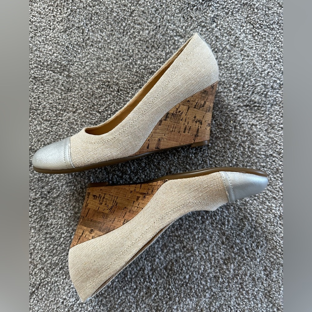 Aersoles brand new & never worn women’s pump